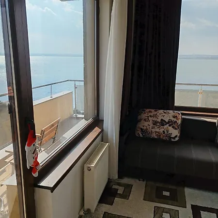 Summerland 44 * Mamaia